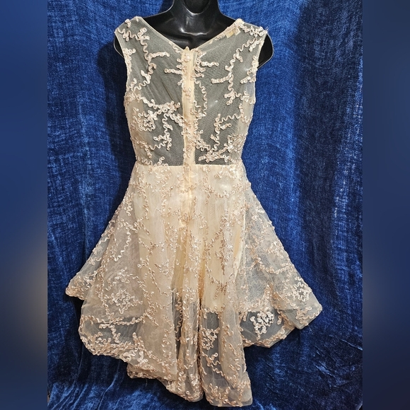 NEW Metisu Champagne Nude Gold Dress Medium - Picture 3 of 11